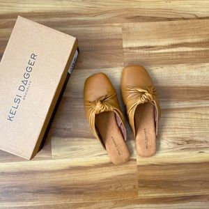 NIB Kelsi Dagger mules